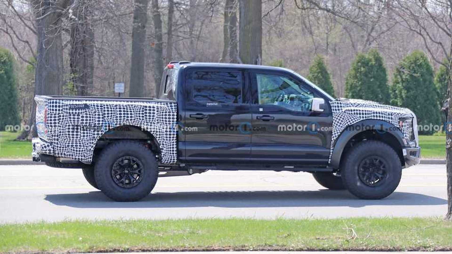 www.motor1.com