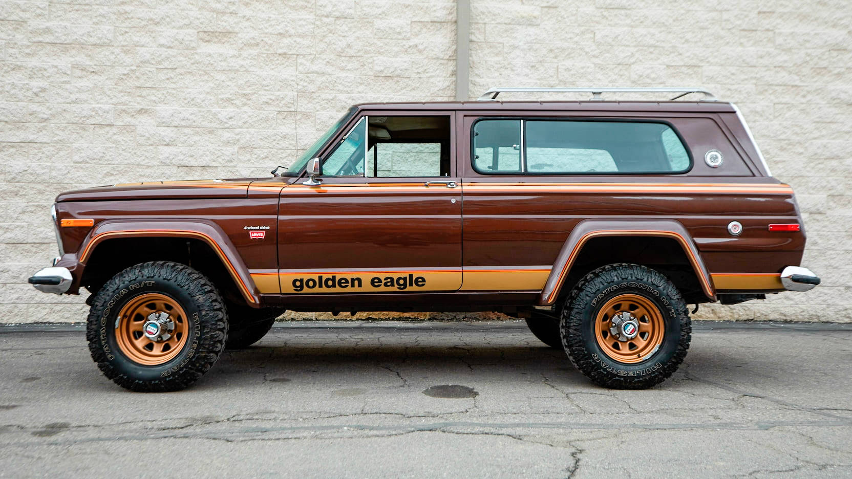 Jeep-Cherokee-Golden-Eagle-1.jpg