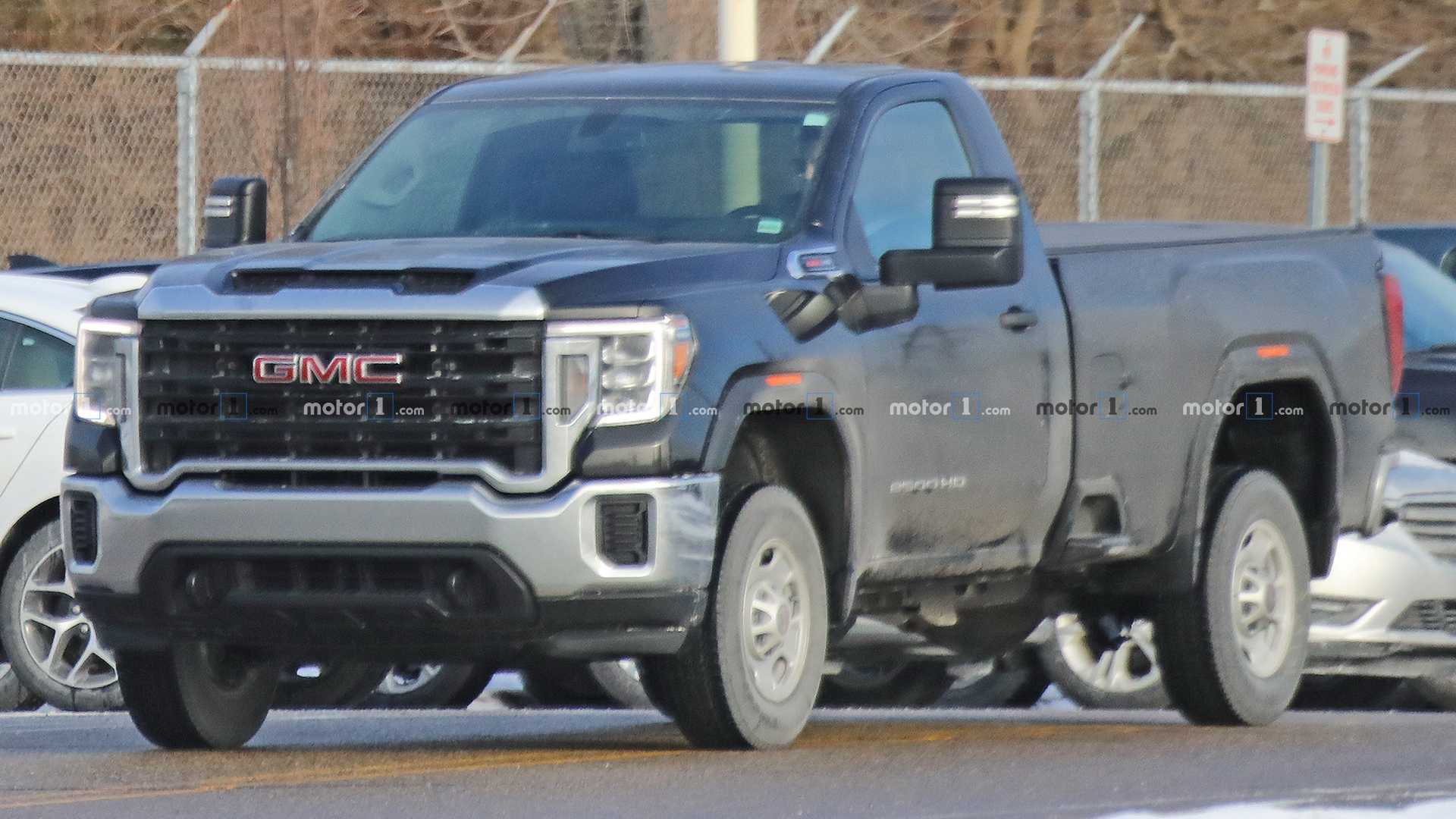 www.motor1.com