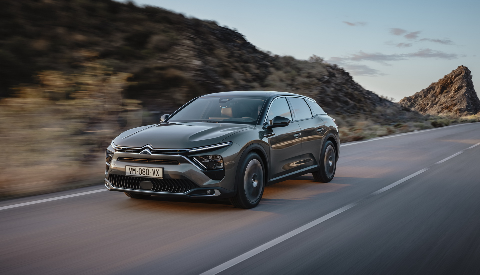 New Citroen C5 X Is A Comfort-Focused Flagship That Walks Between