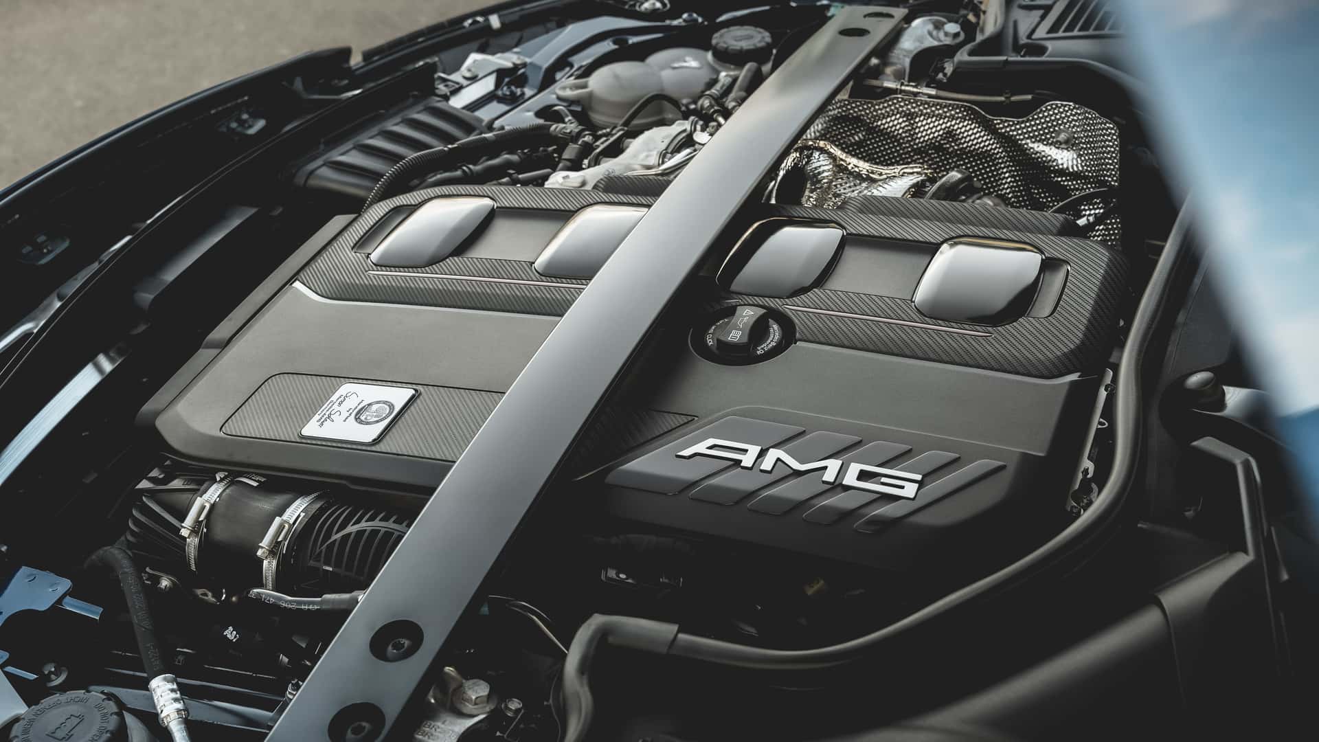 www.motor1.com