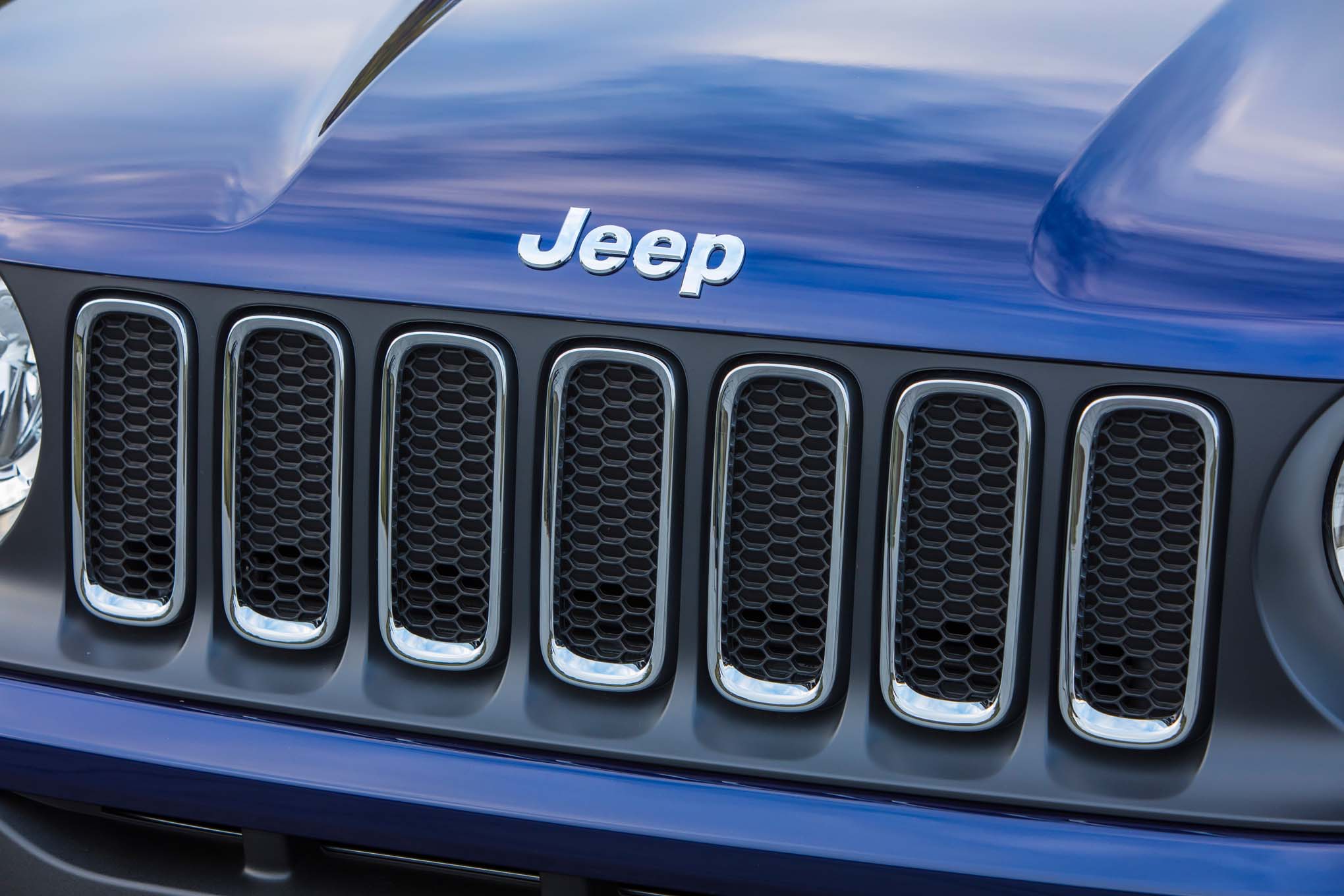 2017-Jeep-Renegade-Sport-4x4-grille.jpg