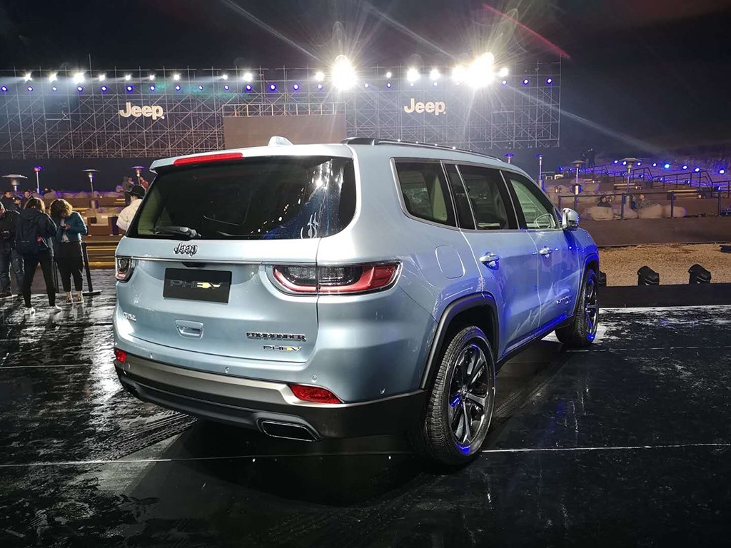 jeep-grand-commander-phev-revealed-in-china-will-go-on-sale-in-2019_3.jpg