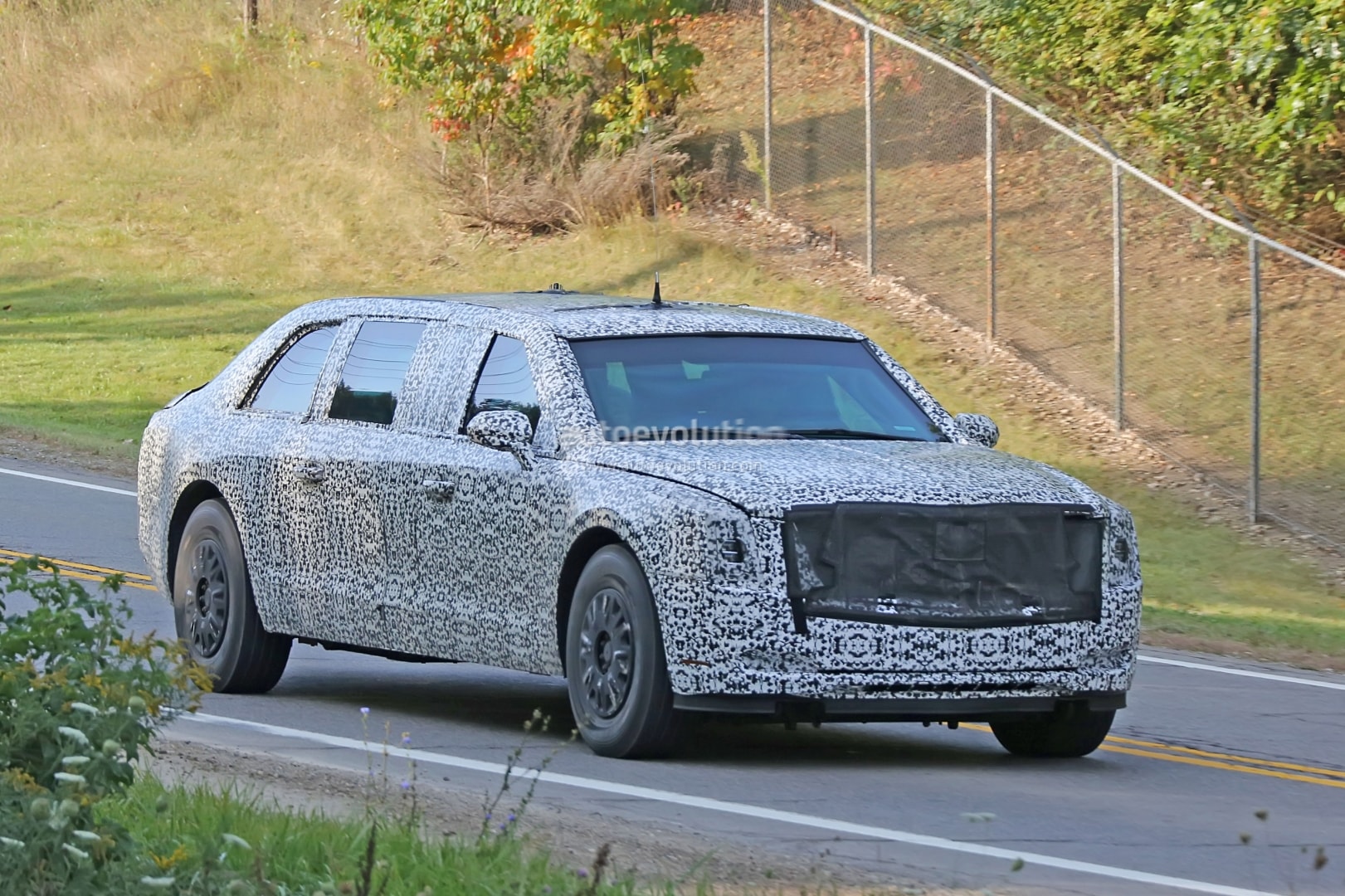 spyshots-new-cadillac-presidential-limo-beast-20-almost-ready-for-trump-120504_1.jpg