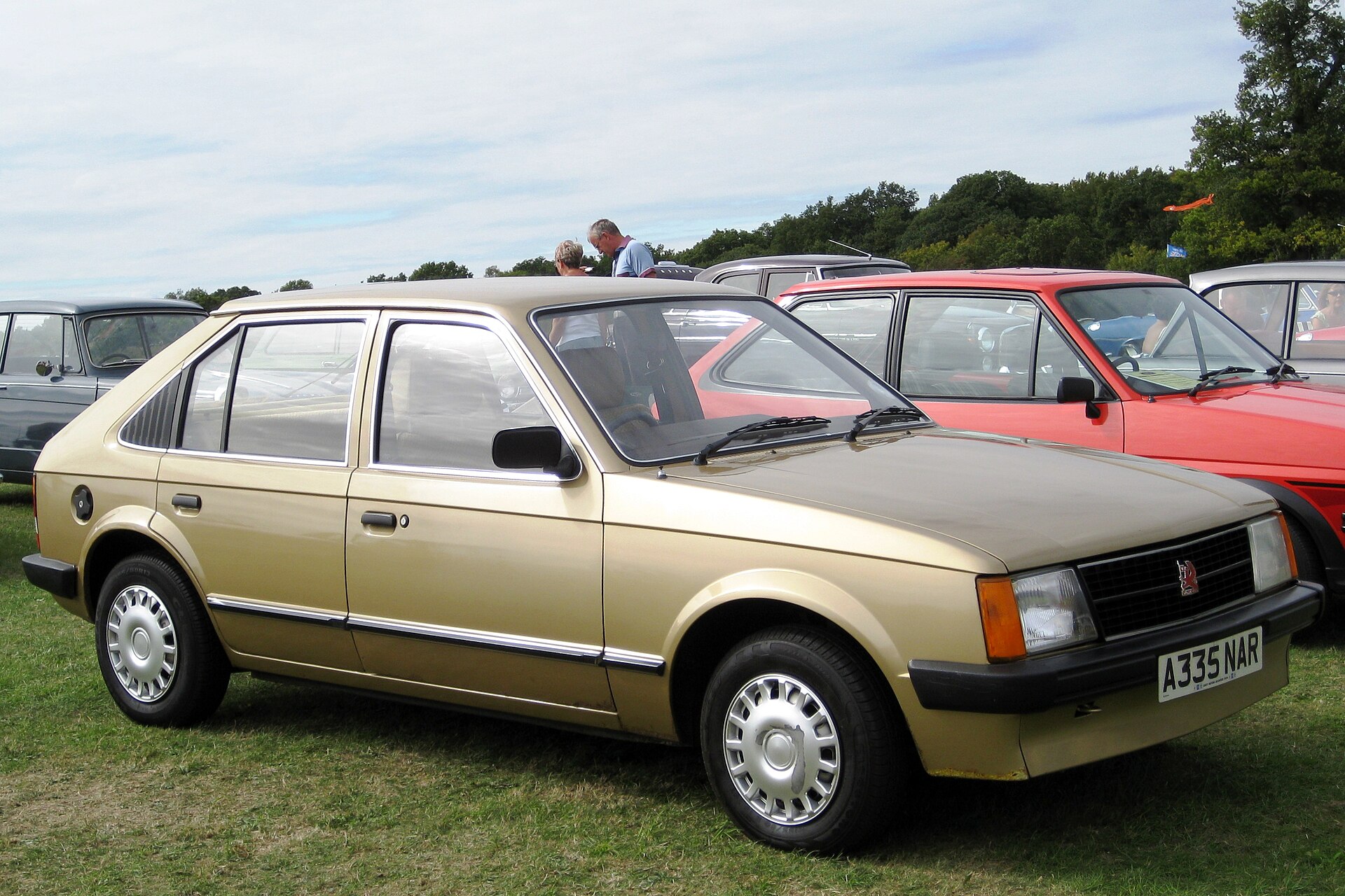 1920px-Vauxhall_Astra_1598cc_first_registered_October_1983.JPG