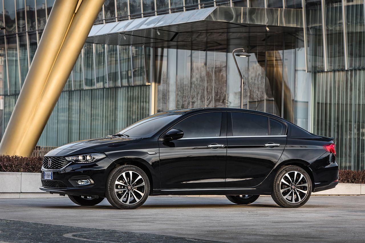 Mopar - Con il Black Pack la tua Fiat Tipo non passerà mai