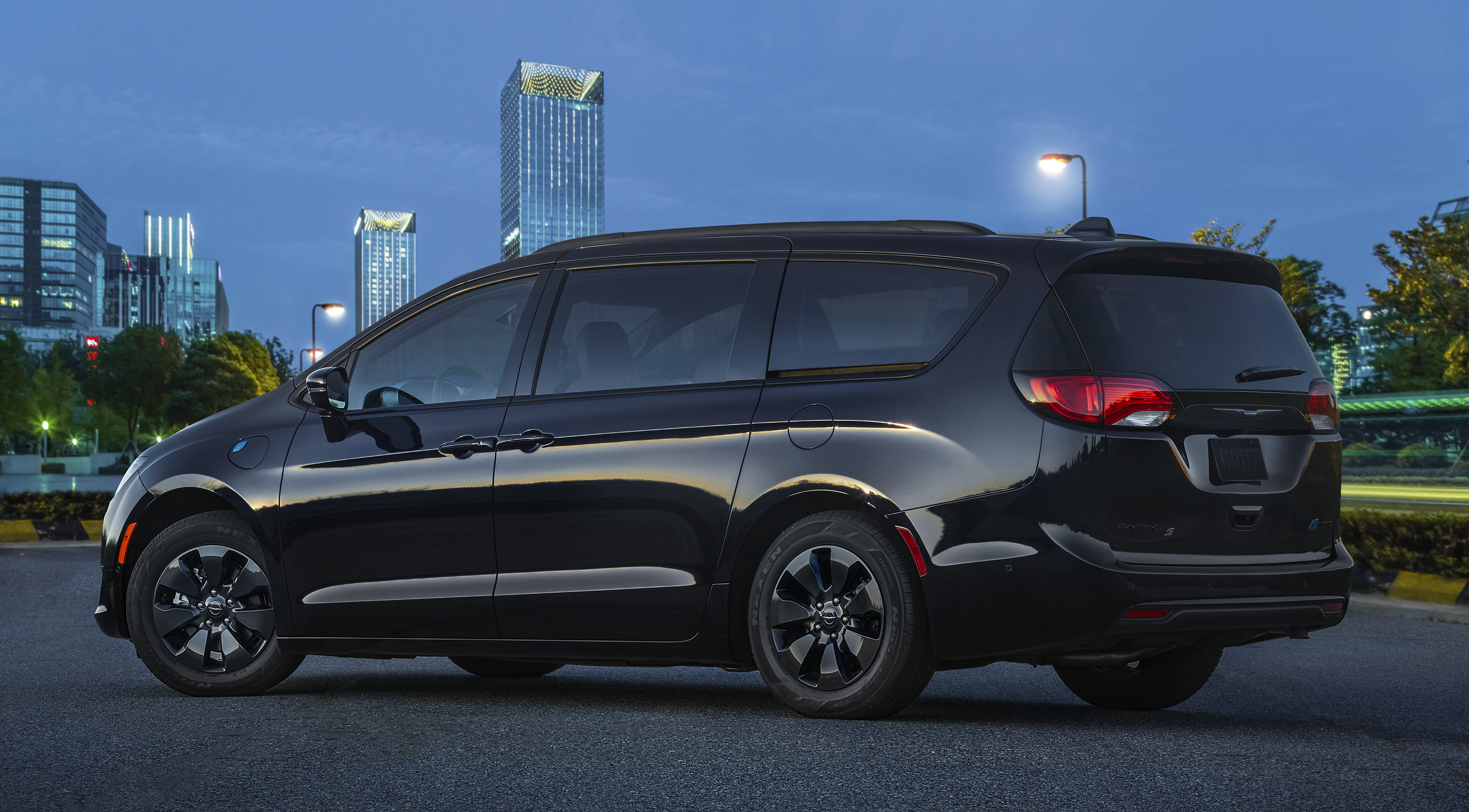 Chrysler Quietly Releases Details On 2019 Chrysler Pacifica Models ...