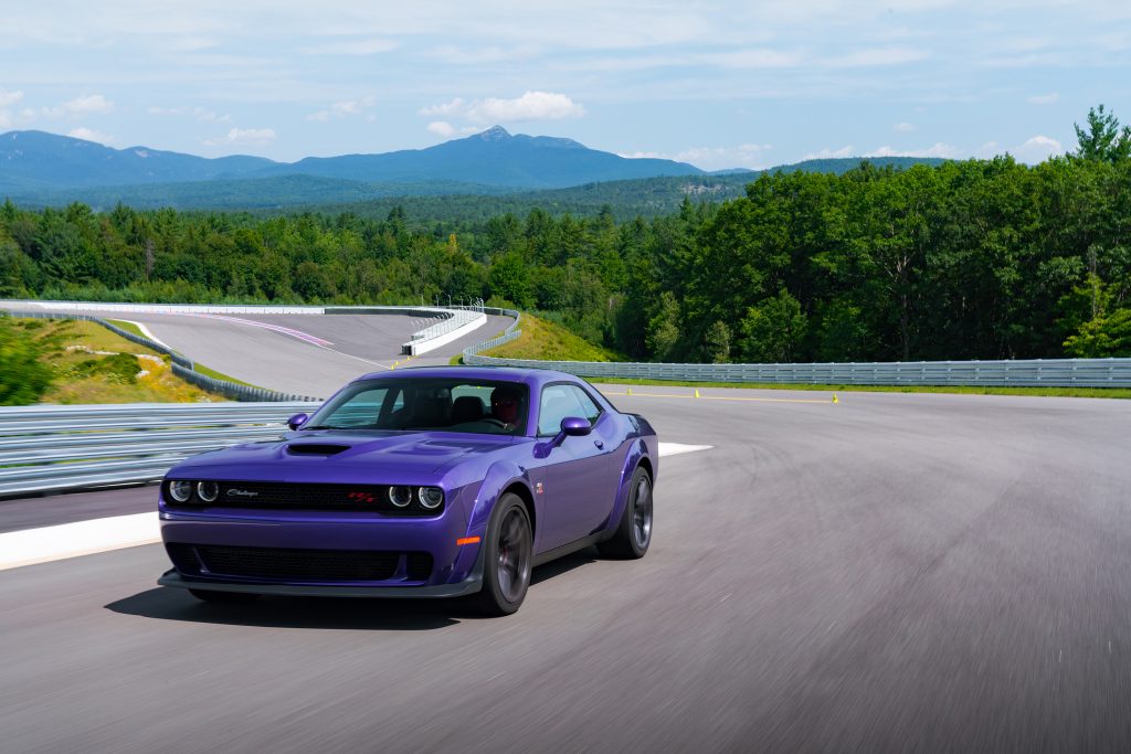 Dodge Challenger 2019 пурпурный