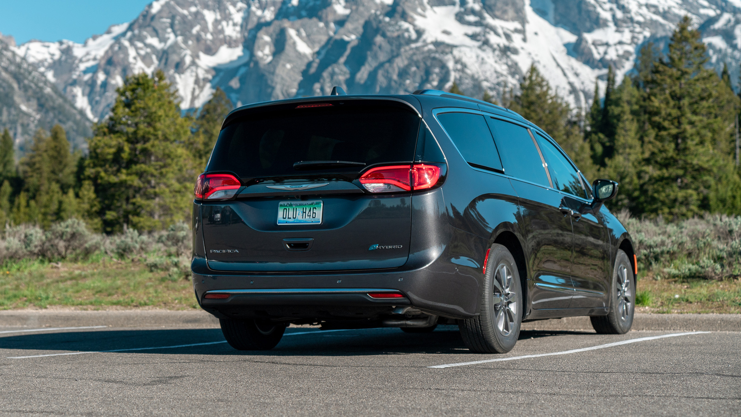 RECALL: FCA Recalls 27,634 Chrysler Pacifica Hybrid Models For Fire ...