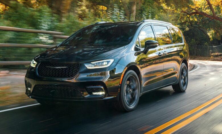 2021 Chrysler Pacifica Limited S AWD. (Chrysler).