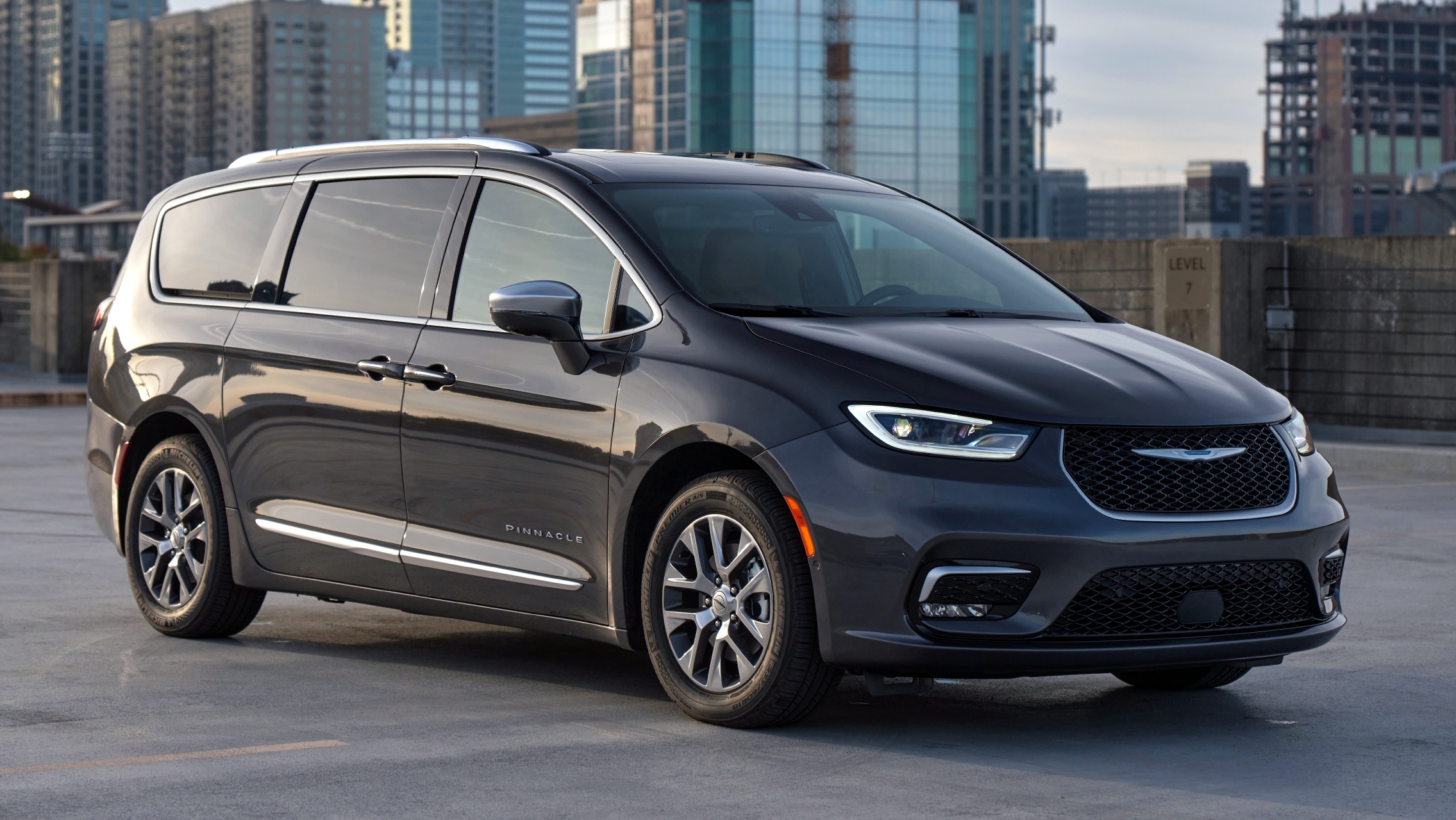 2021 Chrysler Pacifica Hybrid Pinnacle. (Chrysler).