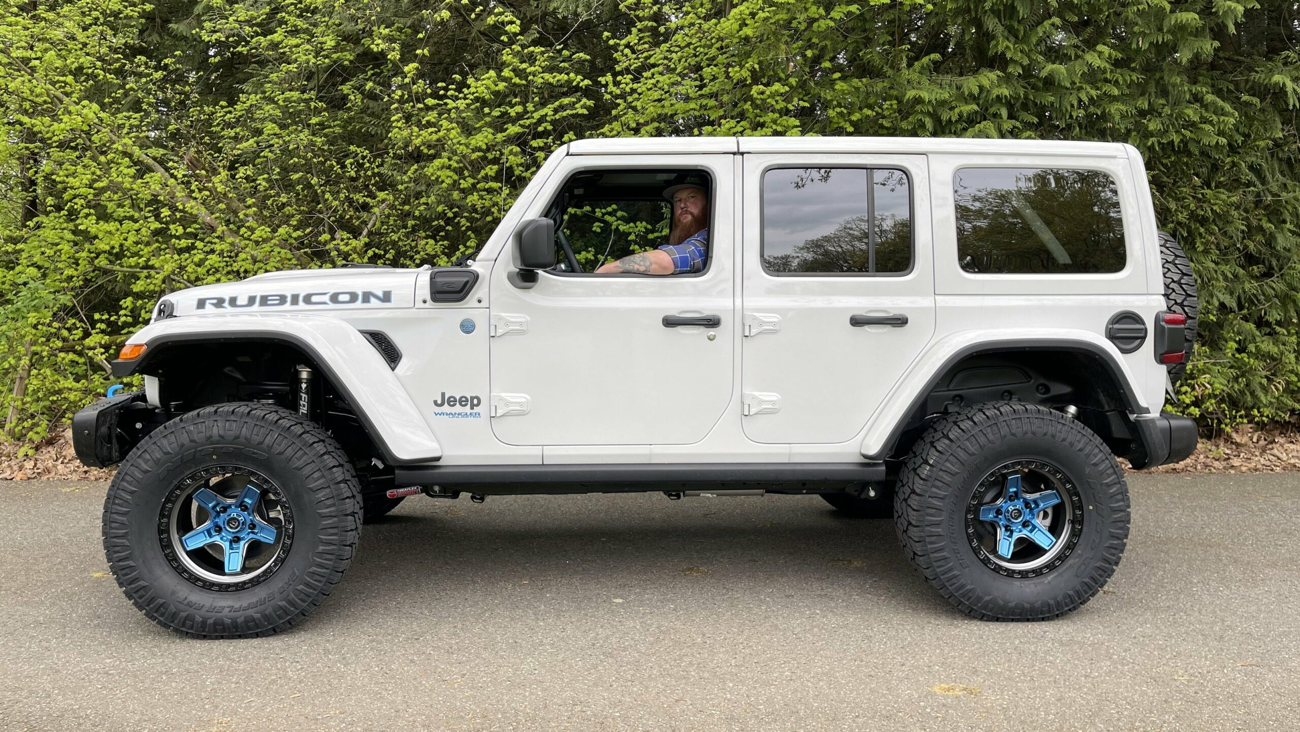 VIDEO: Lifting A 2021 Jeep® Wrangler Unlimited Rubicon 4xe: - MoparInsiders