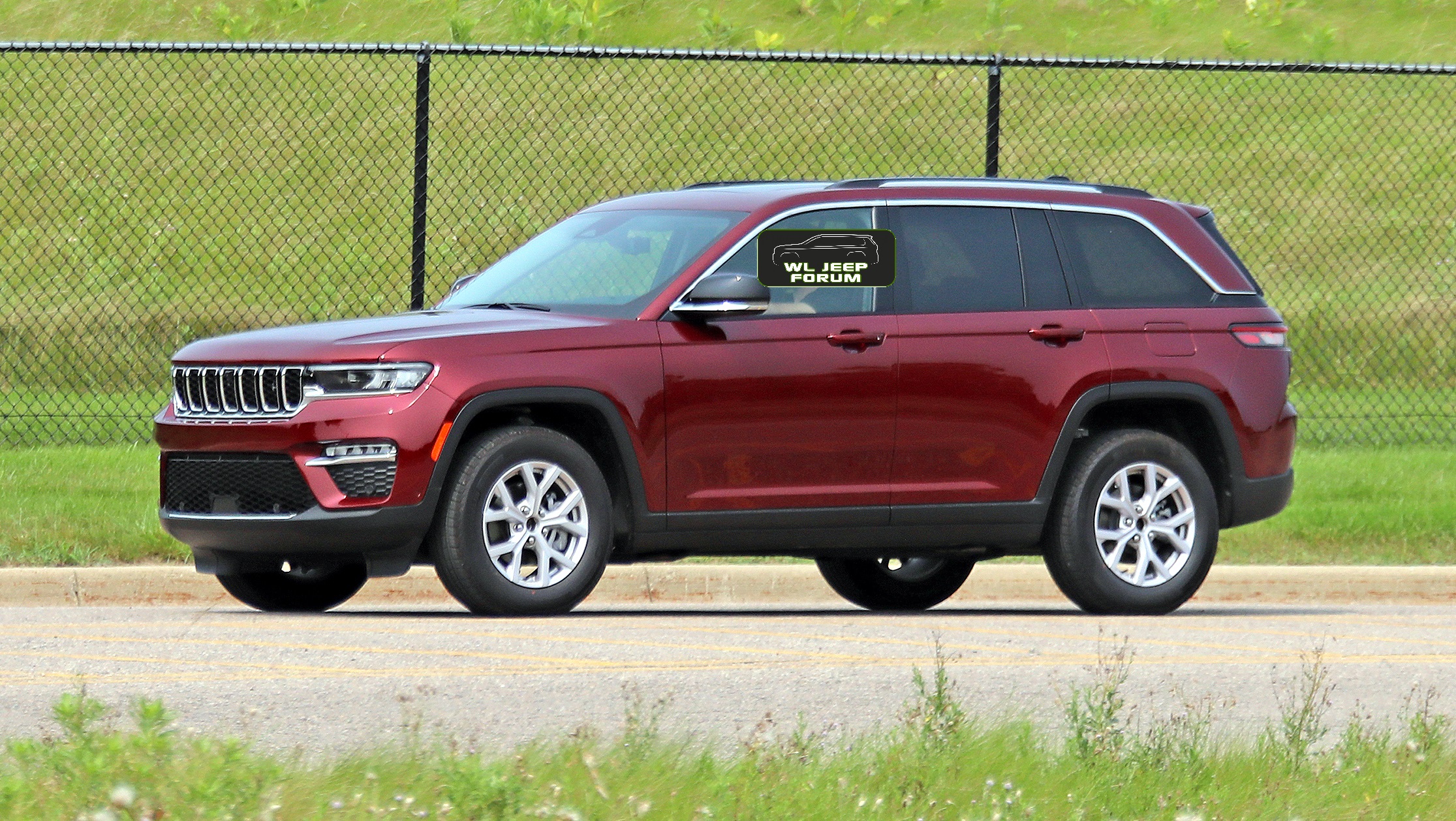 SPOTTED: Two-Row 2022 Jeep® Grand Cherokee Limited (WL74): - MoparInsiders