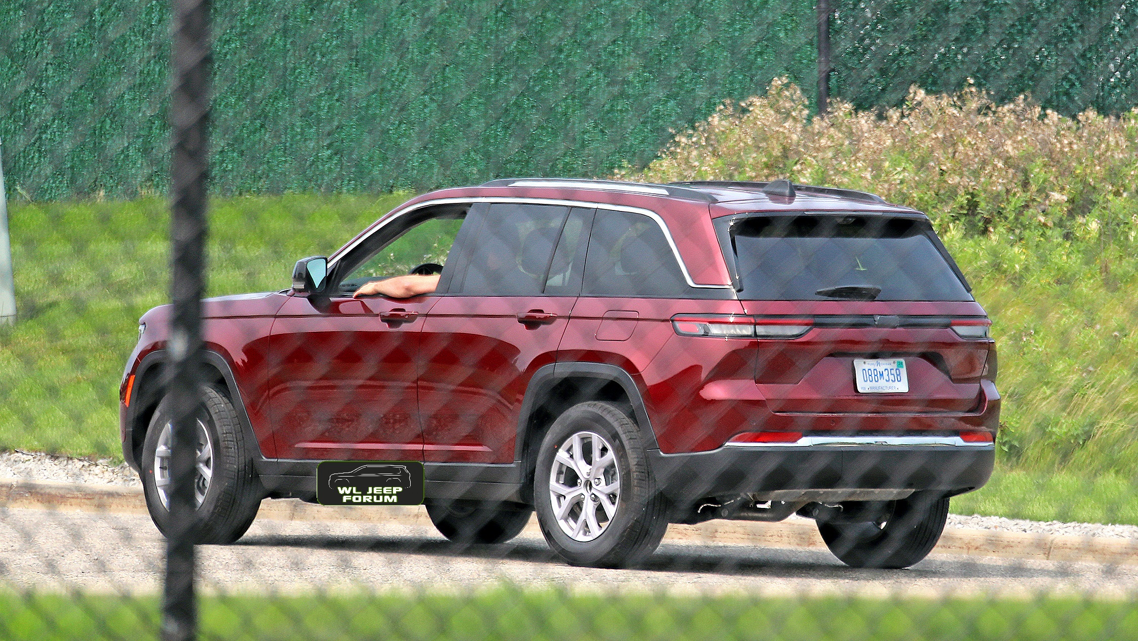 SPOTTED: Two-Row 2022 Jeep® Grand Cherokee Limited (WL74): - MoparInsiders