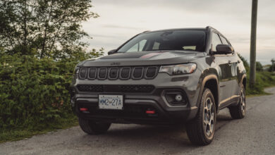 2022 Jeep Compass front 3/4 view