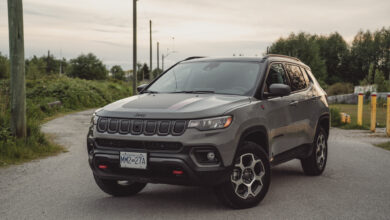 2022 Jeep Compass front 3/4 view