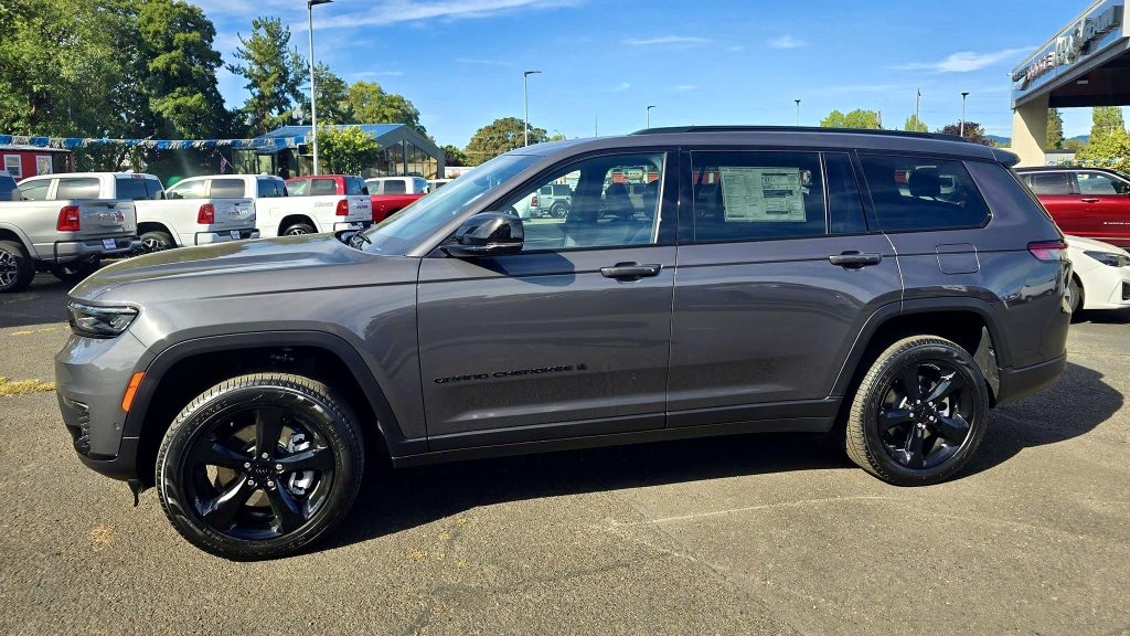 2025 JEEP GRAND CHEROKEE LIMITED REVIEWS visual data 8