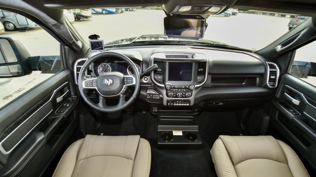 Meet The 2025 Dynamax Isata 5 30FW EXTREME | MoparInsiders