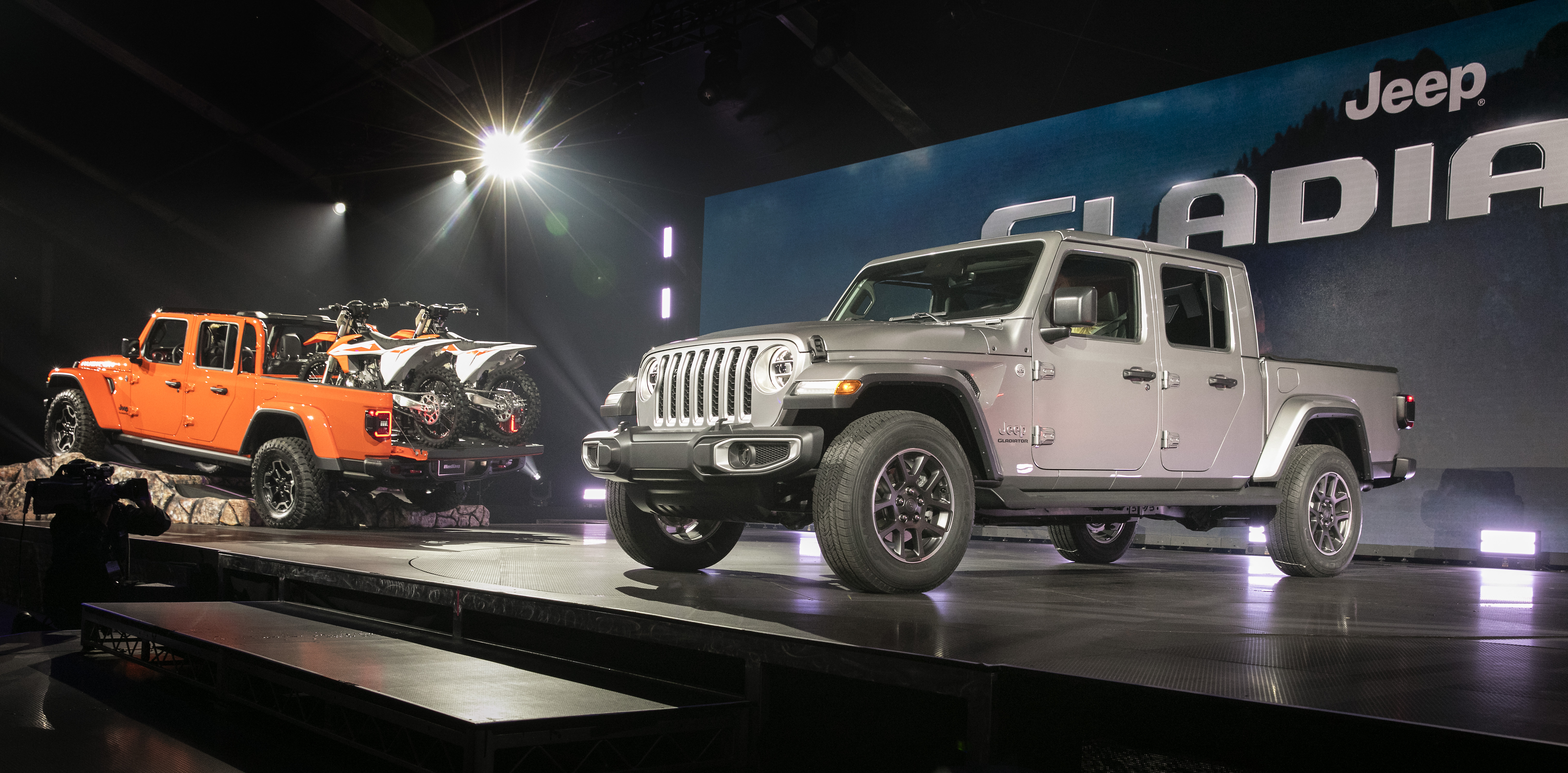 Jeep® introduced the 2020 Jeep Gladiator at the Los Angeles Auto Show. The all-new 2020 Gladiator builds on a rich heritage of tough, dependable Jeep trucks with an unmatched combination of rugged utility, authentic Jeep design, open-air freedom, clever functionality and versatility, best-in-class towing and 4x4 payload, advanced fuel-efficient powertrains, superior on- and off-road dynamics and a host of innovative safety and advanced technology features. The all-new 2020 Gladiator is available in a crew cab model in multiple trim configurations.